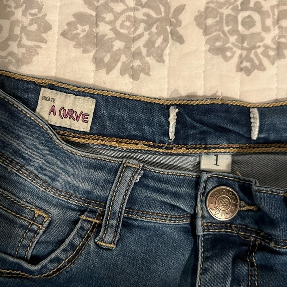 Mid rise jean shorts - Picture 2 of 4